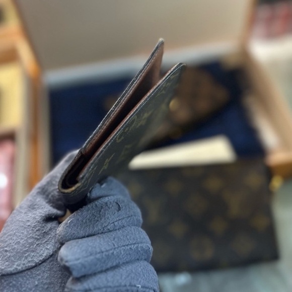 Louis Vuitton AUTHENTIC Mens Wallet - Picture 6 of 7